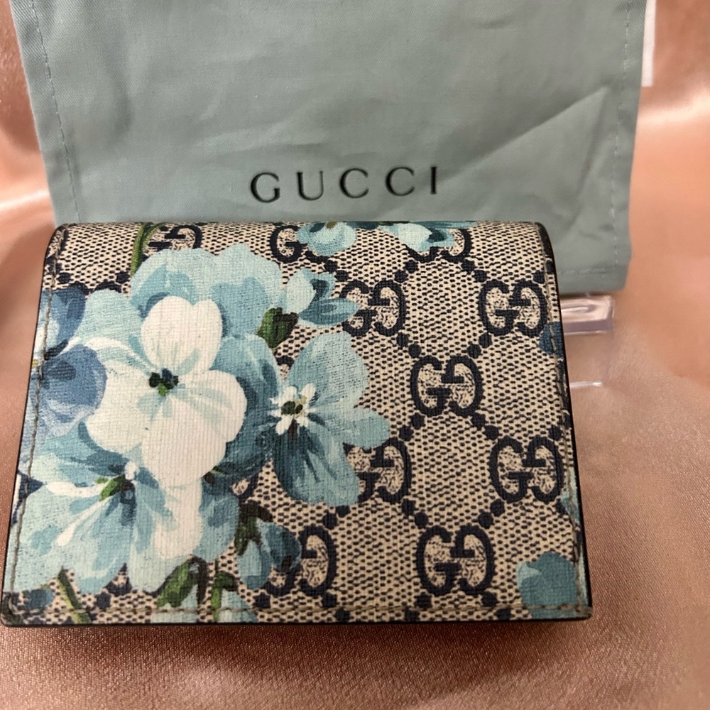 Gucci GG Supreme Blooms Compact Wallet - Picture 9 of 12